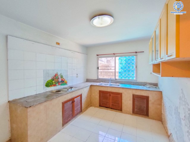 *****บ้านเดี่ยวมือสองย่านกรุงเทพฯ ม.สิรีธรวิลล์ ประชาอุทิศ หลังมุม! เนื้อที่กว้าง 68 ตร.ว. ฟังก์ชัน 4 ห้องนอน 3 ห้องน้ำ ที่จอดรถ 1 คัน แถมฟรี! เครื่องปรับอากาศ 5 เครื่อง บ้านหลังใหญ่ สภาพเหมือนใหม่ พร้อมเข้าอยู่! บนทำเลแห่งการเดินทาง เชื่อมต่อถนนสุขสวัสสดิ์, ถนนประชาอุทิศ, ถนนพุทธบูชา ใกล้จุดขึ้นทางด่วน "กาญจนาภิเษก(ด่านบางครุ2)"